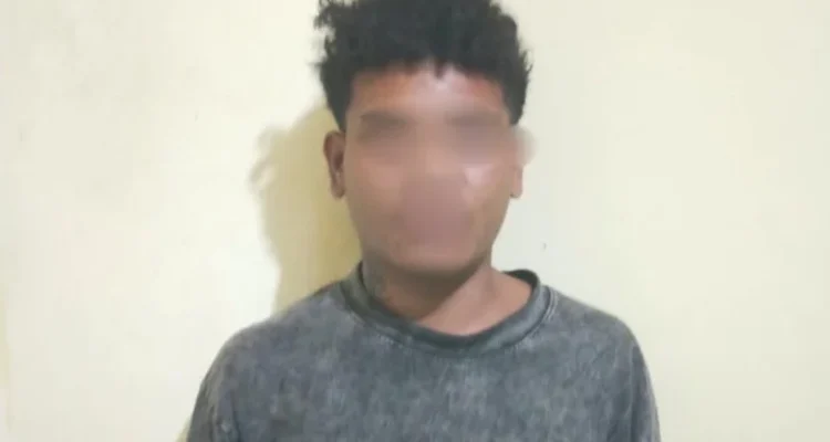 DB, pemuda bawa pisau, pisau belati, senjata tajam, Denpasar Timur, Renon, Monumen Bajra Sandi, Sumerta Kelod, polisi Denpasar, Polresta Denpasar, minum arak, pemuda diamankan polisi, Bali.