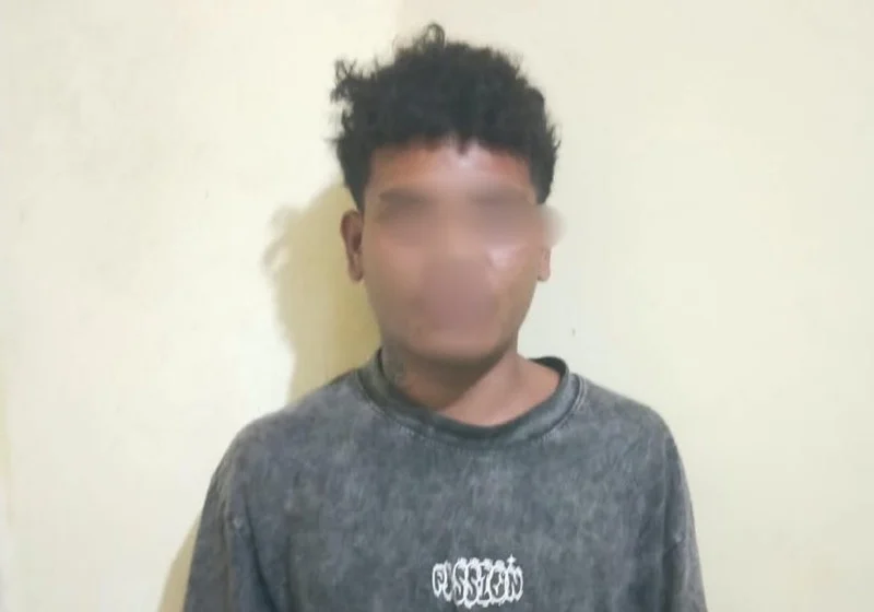 DB, pemuda bawa pisau, pisau belati, senjata tajam, Denpasar Timur, Renon, Monumen Bajra Sandi, Sumerta Kelod, polisi Denpasar, Polresta Denpasar, minum arak, pemuda diamankan polisi, Bali.