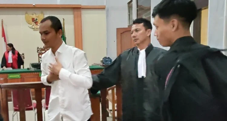 Akmal Azaqi, ganja 3,2 kilogram, narkotika, mahasiswa Sumatera Barat, PN Denpasar, Denpasar, Pemogan, Ditresnarkoba Polda Bali, persidangan narkotika, kasus ganja Bali, Pengadilan Negeri Denpasar, narkotika Golongan I.