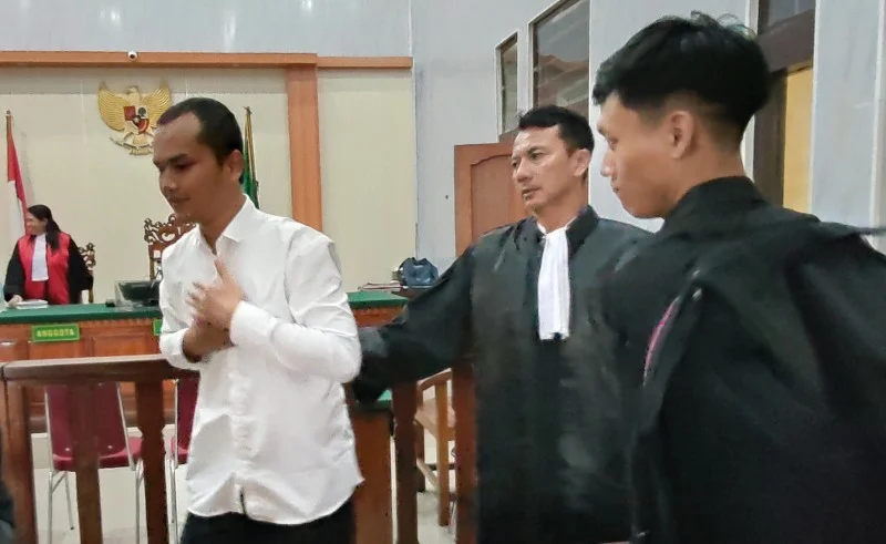 Akmal Azaqi, ganja 3,2 kilogram, narkotika, mahasiswa Sumatera Barat, PN Denpasar, Denpasar, Pemogan, Ditresnarkoba Polda Bali, persidangan narkotika, kasus ganja Bali, Pengadilan Negeri Denpasar, narkotika Golongan I.