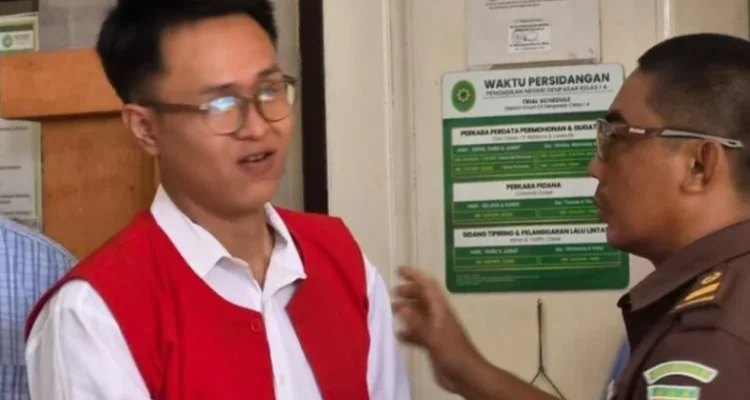 He Xiang, WNA China, ganja 139 gram, ganja Bangkok, narkotika, PN Denpasar, Pengadilan Negeri Denpasar, vonis 4 tahun 6 bulan, Bandara Ngurah Rai, narkotika Bali, kasus narkotika Bali, Citizenbali.com
