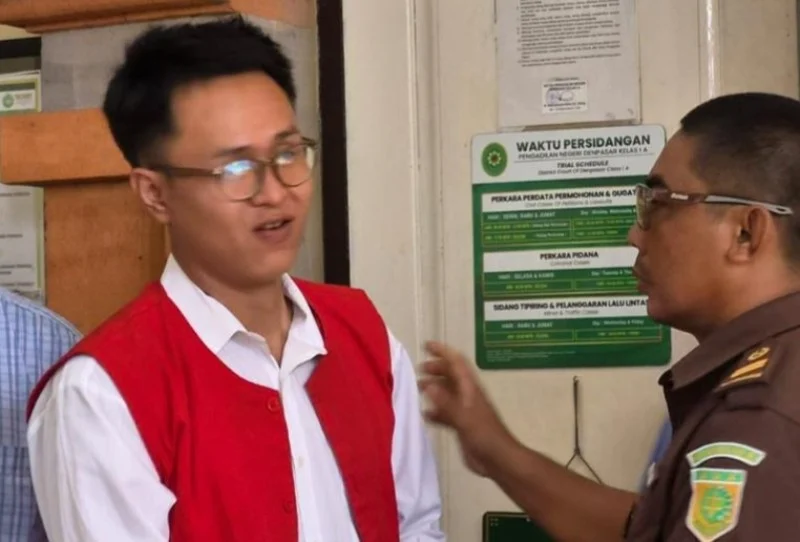 He Xiang, WNA China, ganja 139 gram, ganja Bangkok, narkotika, PN Denpasar, Pengadilan Negeri Denpasar, vonis 4 tahun 6 bulan, Bandara Ngurah Rai, narkotika Bali, kasus narkotika Bali, Citizenbali.com