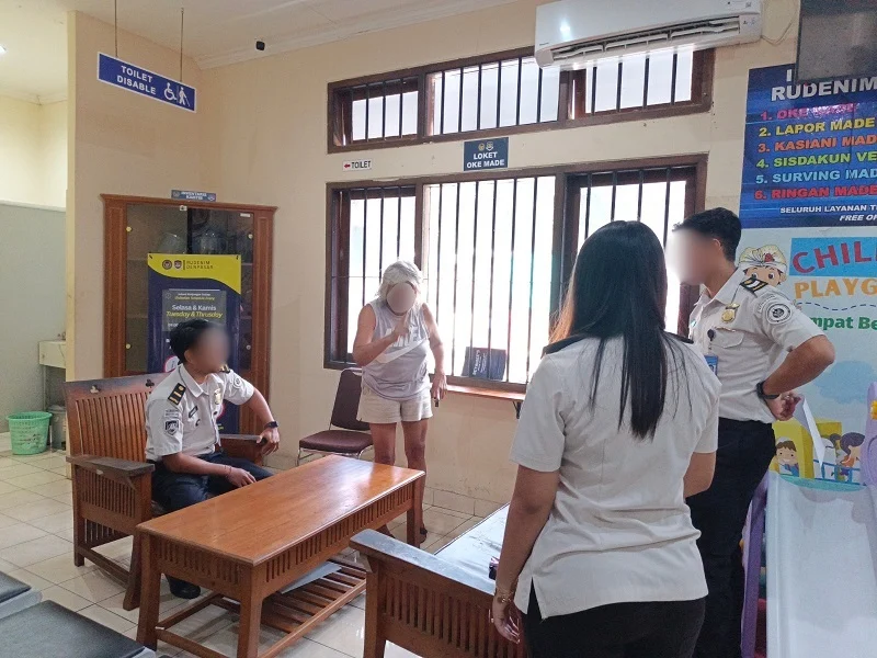 WNA Belanda, Imigrasi Denpasar, Rudenim Denpasar, WNA mengamuk, Kantor Imigrasi Denpasar, Tindakan Administratif Keimigrasian, Pasal 75 UU Keimigrasian, WNA Bali