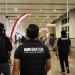 Imigrasi Ngurah Rai, buronan Interpol, WN Ethiopia, Red Notice Interpol, Bandara Ngurah Rai, NCB Interpol Indonesia, penipuan Rp5 miliar, Bali, deportasi