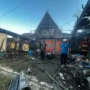 Gudang kembang api terbakar, kebakaran Denpasar, Jalan Siulan, Gang Sekar Bhuana, Denpasar Timur, dua korban luka bakar, Damkar Denpasar, ledakan kembang api, bengkel motor, kebakaran gudang.
