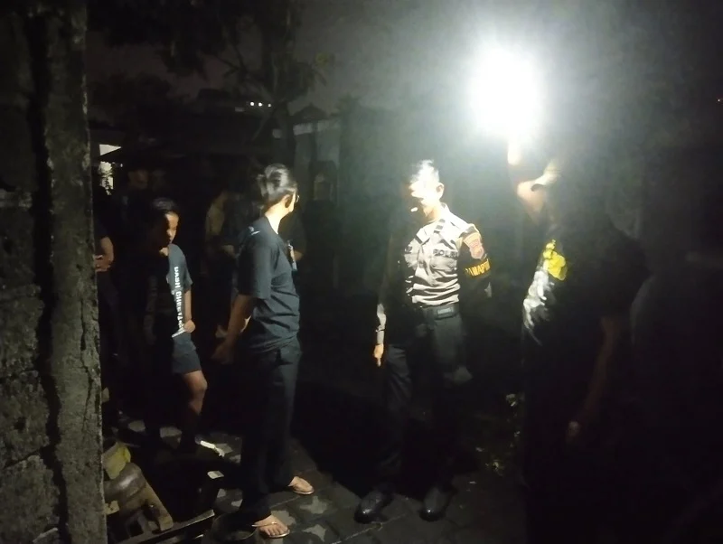 Kebakaran Denpasar, kebakaran warung, Jalan Gunung Batur Denpasar, Pemecutan Denpasar, luka bakar, kebakaran rumah, Damkar Denpasar, PMI Kota Denpasar, I Made Juniartawan, kerugian Rp150 juta, kebakaran warung sembako, Denpasar Barat.