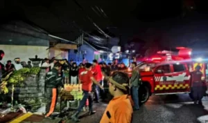 pemotor tewas di Denpasar, kecelakaan lalu lintas Denpasar, pemotor tercebur sungai, Jalan Tangkuban Perahu, Padangsambian Klod, Denpasar Barat, Satlantas Polresta Denpasar, Honda Beat DK 2373 AFQ, Damkarmat Denpasar.