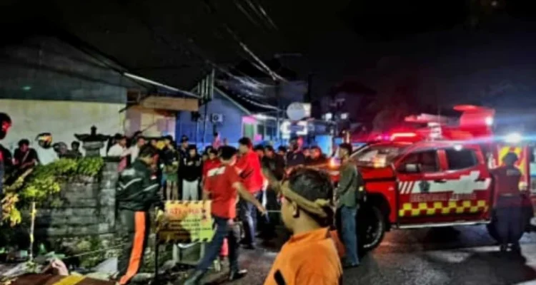 pemotor tewas di Denpasar, kecelakaan lalu lintas Denpasar, pemotor tercebur sungai, Jalan Tangkuban Perahu, Padangsambian Klod, Denpasar Barat, Satlantas Polresta Denpasar, Honda Beat DK 2373 AFQ, Damkarmat Denpasar.
