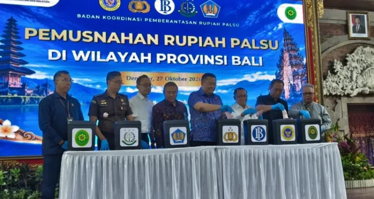 Polda Bali, Bank Indonesia Bali, uang Rupiah palsu, pemusnahan uang palsu, 3.731 lembar uang palsu, Wisnu Prabowo, Achris Sarwani, Gedung Presisi Polda Bali, peredaran uang palsu Bali.