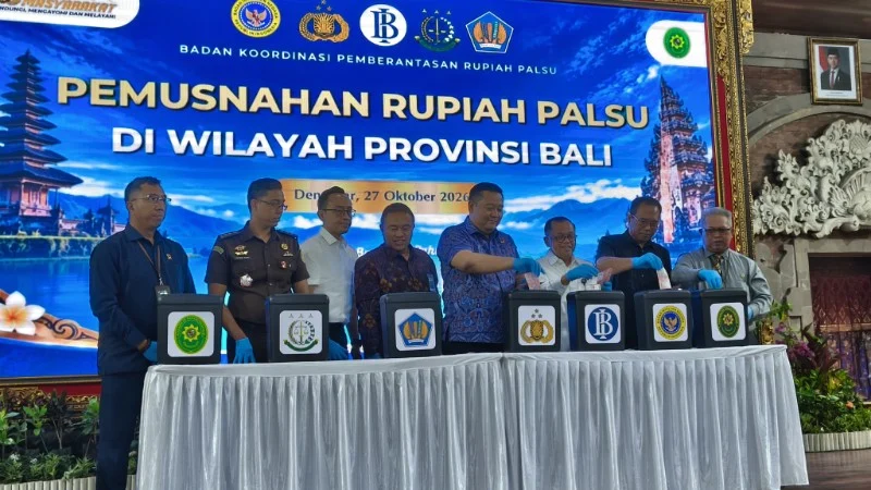 Polda Bali, Bank Indonesia Bali, uang Rupiah palsu, pemusnahan uang palsu, 3.731 lembar uang palsu, Wisnu Prabowo, Achris Sarwani, Gedung Presisi Polda Bali, peredaran uang palsu Bali.