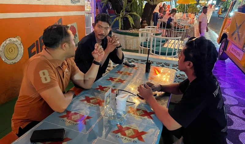 Motel Mexicola Seminyak, bule Australia, WNA Australia, security Motel Mexicola, keributan bule, bule mabuk, Seminyak, Kerobokan Kelod, Kuta Utara, Badung, Bali, penganiayaan security, viral media sosial, Polres Badung, wisatawan asing Bali