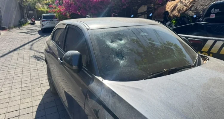 WNA Portugal, Salvador Teixeire Gomes, pengeroyokan WNA, pemerasan WNA, perusakan mobil, Pecatu, Kuta Selatan, Badung, Jalan Buana Sari, Polsek Kuta Selatan, Polresta Denpasar, viral media sosial, pecalang Pecatu, keamanan Pantai Bingin.