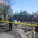 Kebakaran Denpasar, kebakaran Kesiman, rumah terbakar, tempat pemotongan ayam terbakar, kebakaran rumah, korsleting listrik, Polresta Denpasar, Damkar Denpasar, Jalan Cempaka Putih, Denpasar Timur, kerugian Rp300 juta, kebakaran Bali.