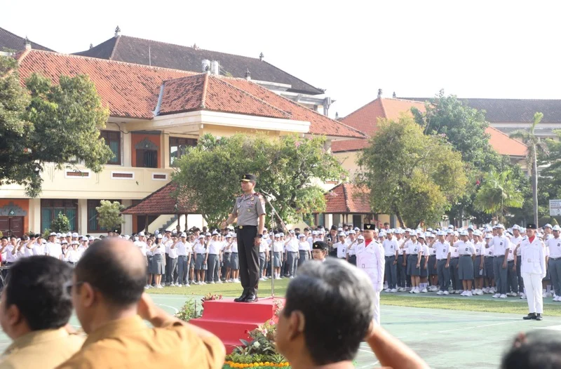 Wakapolda Bali, I Made Astawa, SMAN 1 Denpasar, Polisi Peduli Pendidikan, pencegahan narkoba, Polda Bali.