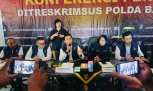 Polda Bali ungkap penyalahgunaan BBM bersubsidi, 8 tersangka penyalahgunaan BBM bersubsidi di Bali, Ditreskrimsus Polda Bali, AKBP Chandra C. Kesuma, kasus penyalahgunaan Pertalite di Denpasar, penyalahgunaan Pertamax di Tabanan, pengungkapan kasus BBM bersubsidi di Gianyar, penjualan BBM bersubsidi secara ilegal, modus penyedotan BBM di SPBU,