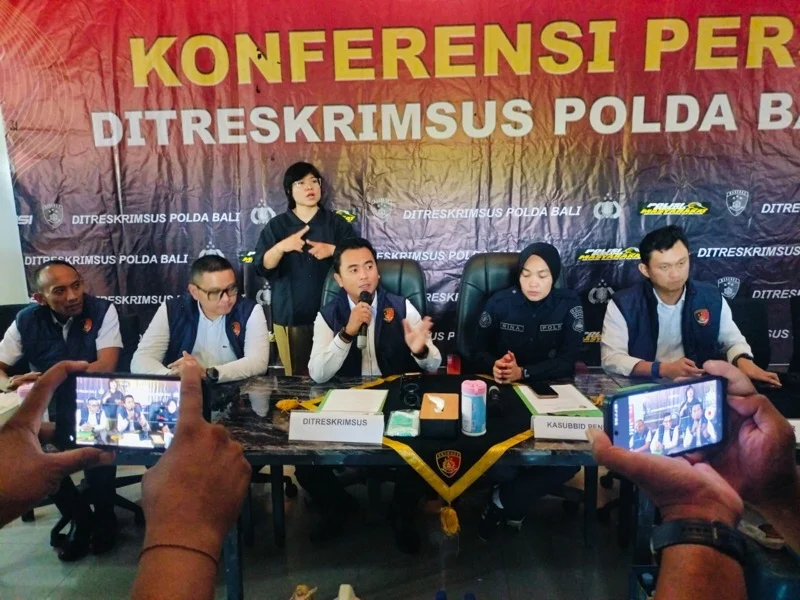Polda Bali ungkap penyalahgunaan BBM bersubsidi, 8 tersangka penyalahgunaan BBM bersubsidi di Bali, Ditreskrimsus Polda Bali, AKBP Chandra C. Kesuma, kasus penyalahgunaan Pertalite di Denpasar, penyalahgunaan Pertamax di Tabanan, pengungkapan kasus BBM bersubsidi di Gianyar, penjualan BBM bersubsidi secara ilegal, modus penyedotan BBM di SPBU,