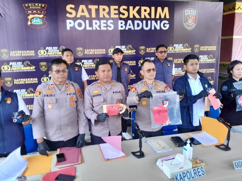 Polres Badung, 21 tersangka, pengungkapan kasus kriminal, penganiayaan berat Kuta Utara, pembakaran mesin perontok padi, Subak Blakiu, Subak Mambal, Sangeh, AKBP Joseph Edward Purba, kriminalitas Badung.