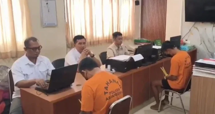 pembakaran mesin perontok padi, judi tajen, Polres Badung, Polsek Abiansemal, Subak Blakiu, Subak Mambal, objek wisata Sangeh, petani Badung, tersangka pembakaran, kriminal Badung.