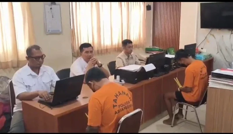 pembakaran mesin perontok padi, judi tajen, Polres Badung, Polsek Abiansemal, Subak Blakiu, Subak Mambal, objek wisata Sangeh, petani Badung, tersangka pembakaran, kriminal Badung.
