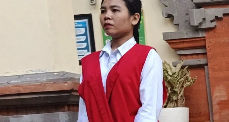 Nadia Eka Putri Sundana, kasus narkotika di Bali, vonis 4 tahun penjara, terdakwa narkotika PN Denpasar, Pengadilan Negeri Denpasar, kasus sabu dan ganja, sabu seberat 52,96 gram, ganja seberat 8,28 gram, tuntutan jaksa penuntut umum, JPU I Gst. Ngr. Wirayoga, Agus Hadi H, penyimpanan narkotika, penangkapan Polres Badung,