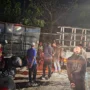 Saya sengaja tidak menuliskan korban meninggal dunia sebagai fakta karena status tersebut perlu dipastikan melalui keterangan resmi. Mohon konfirmasi juga nama pejabat yang memberikan keterangan, karena naskah awal mencantumkan dua nama berbeda.
