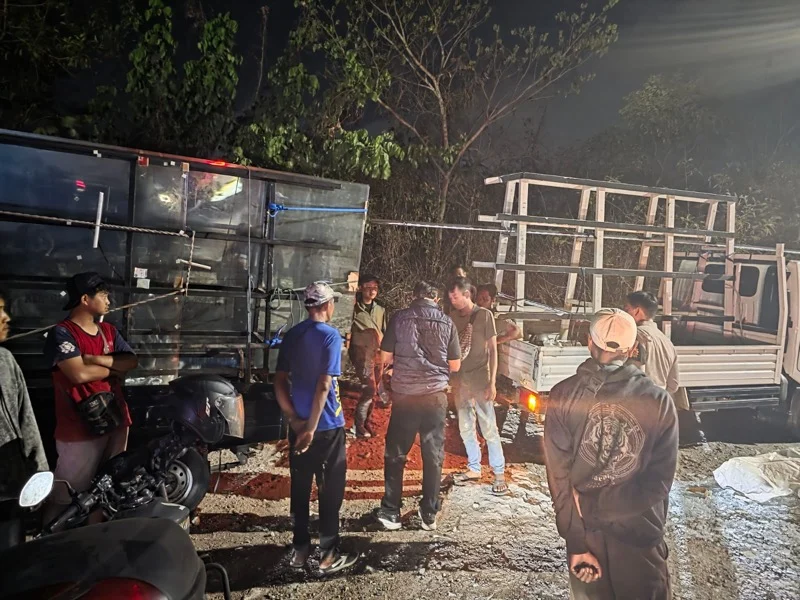 Saya sengaja tidak menuliskan korban meninggal dunia sebagai fakta karena status tersebut perlu dipastikan melalui keterangan resmi. Mohon konfirmasi juga nama pejabat yang memberikan keterangan, karena naskah awal mencantumkan dua nama berbeda.